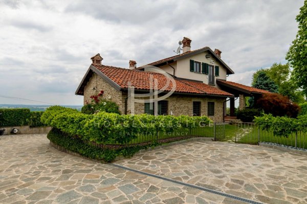 casa indipendente in vendita a Cherasco
