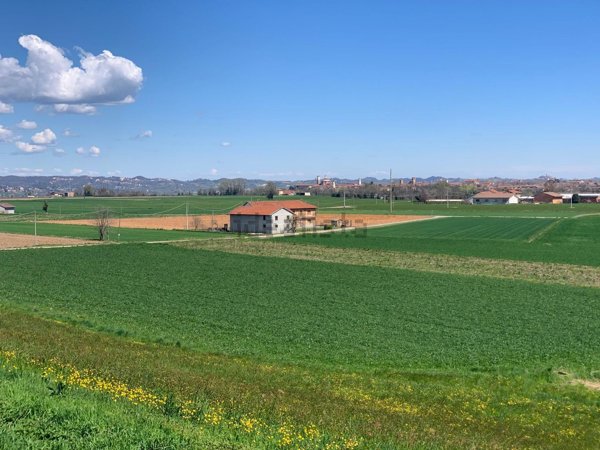 casale in vendita a Cherasco