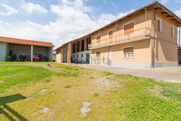 casale in vendita a Cherasco