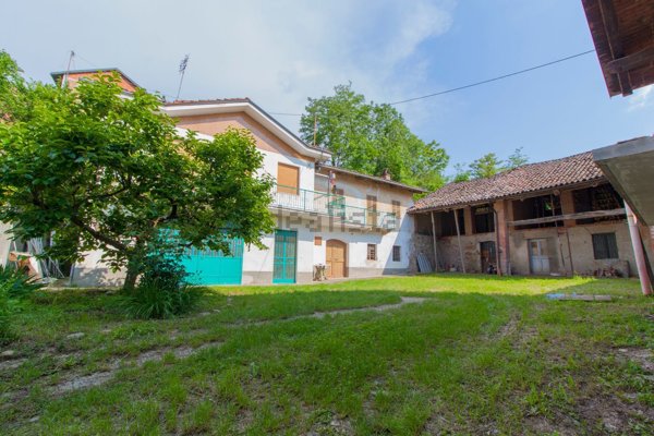 casale in vendita a Cherasco