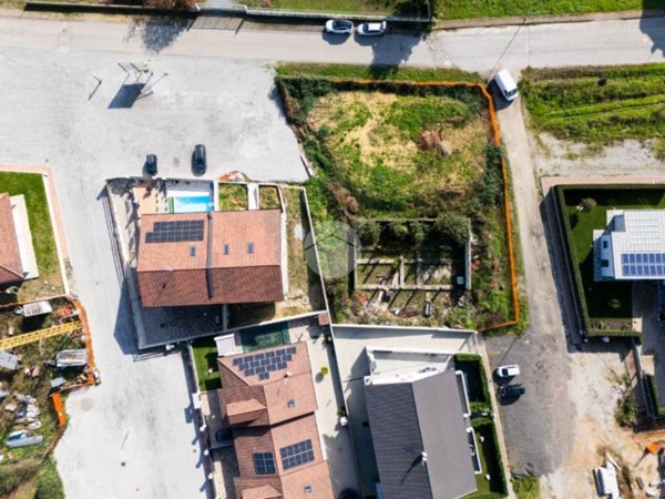 terreno edificabile in vendita a Cherasco in zona Roreto