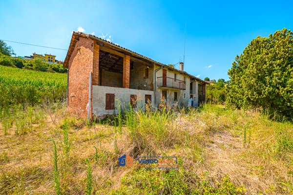 casale in vendita a Cherasco