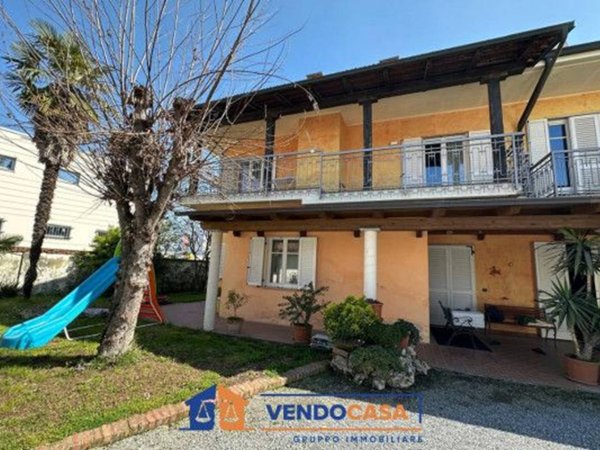 casa indipendente in vendita a Cherasco in zona Roreto