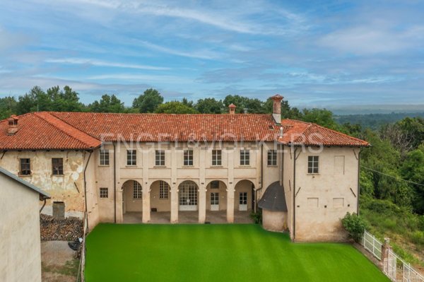 casale in vendita a Cherasco