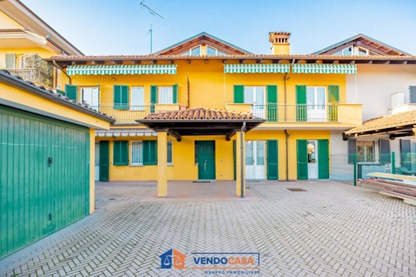 casa indipendente in vendita a Cherasco in zona Roreto