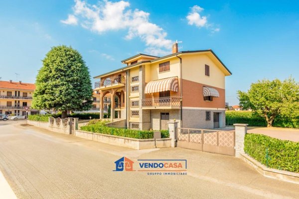 casa indipendente in vendita a Cherasco in zona Roreto