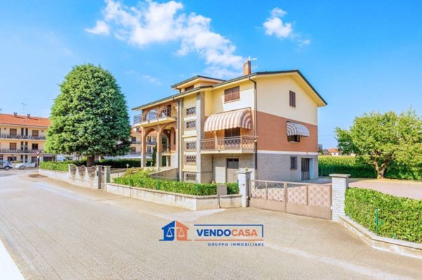 casa indipendente in vendita a Cherasco in zona Roreto