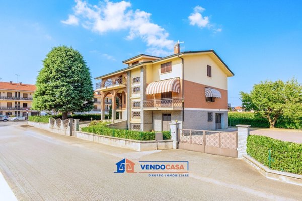 casa indipendente in vendita a Cherasco in zona Roreto