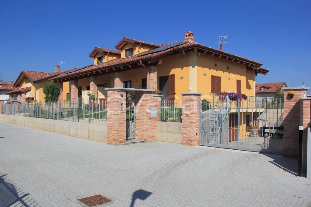 casa indipendente in vendita a Cherasco