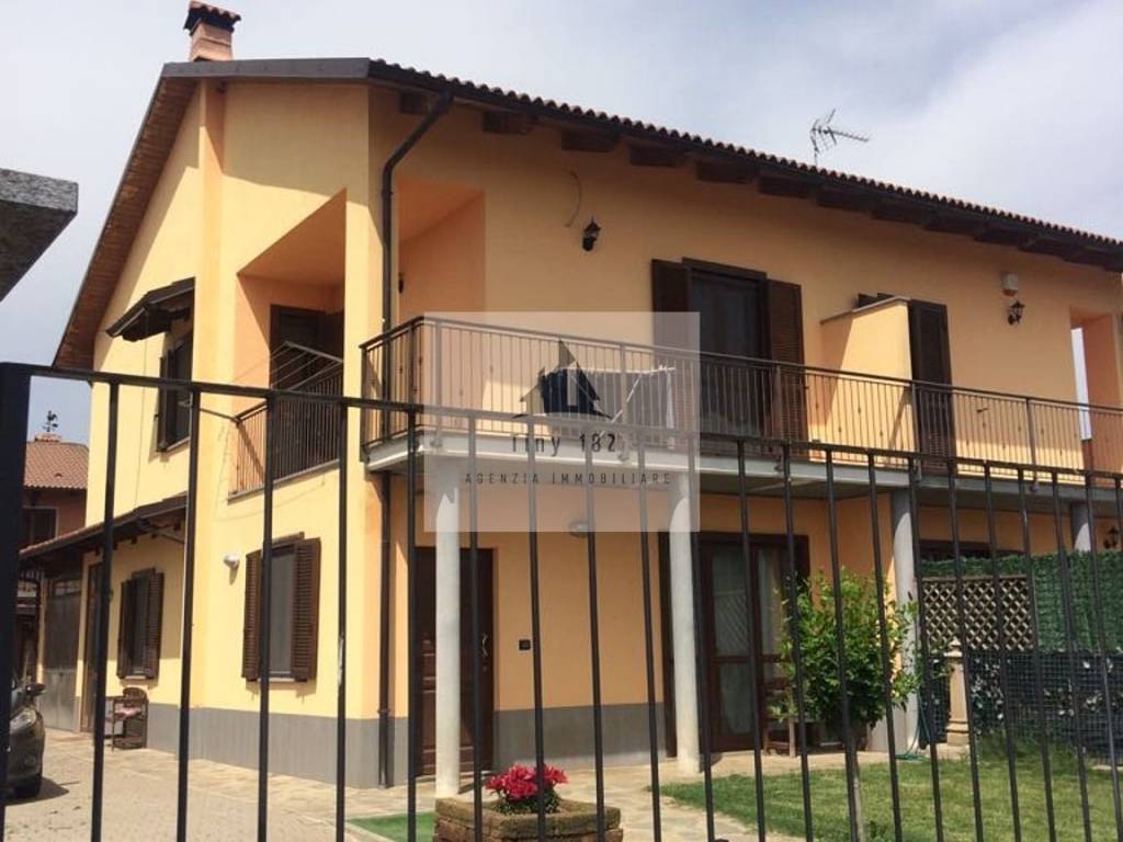 casa indipendente in vendita a Cherasco in zona Cappellazzo