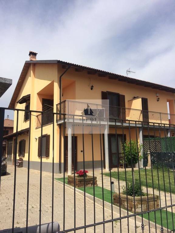 casa indipendente in vendita a Cherasco in zona Cappellazzo