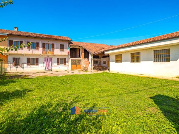 casa indipendente in vendita a Cherasco in zona San Giovanni