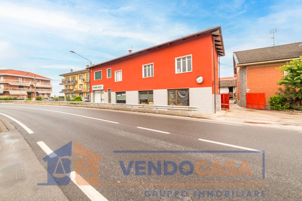 casa indipendente in vendita a Cherasco in zona Roreto