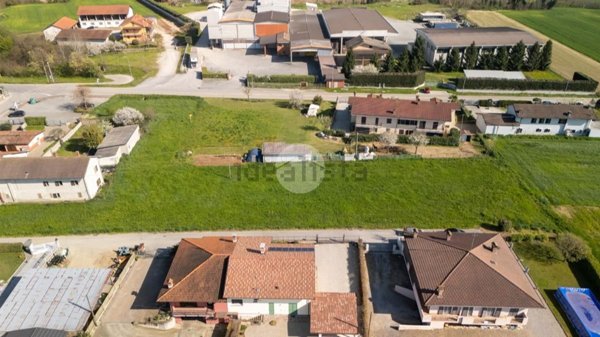 terreno edificabile in vendita a Cherasco