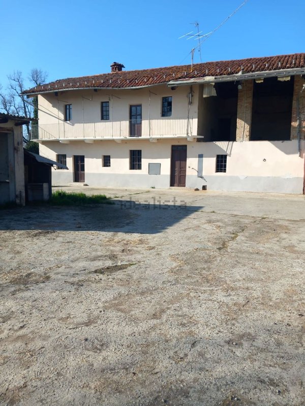 casale in vendita a Cherasco