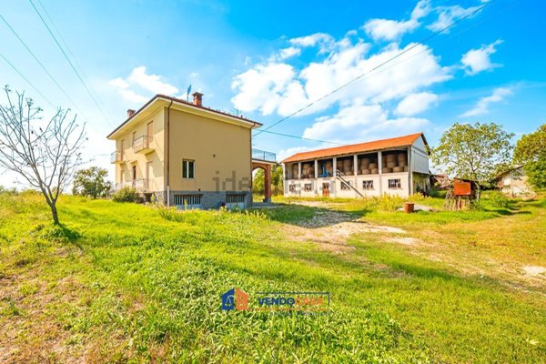 casa indipendente in vendita a Cherasco
