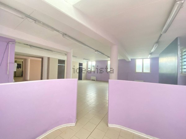 locale commerciale in vendita a Cherasco in zona Roreto