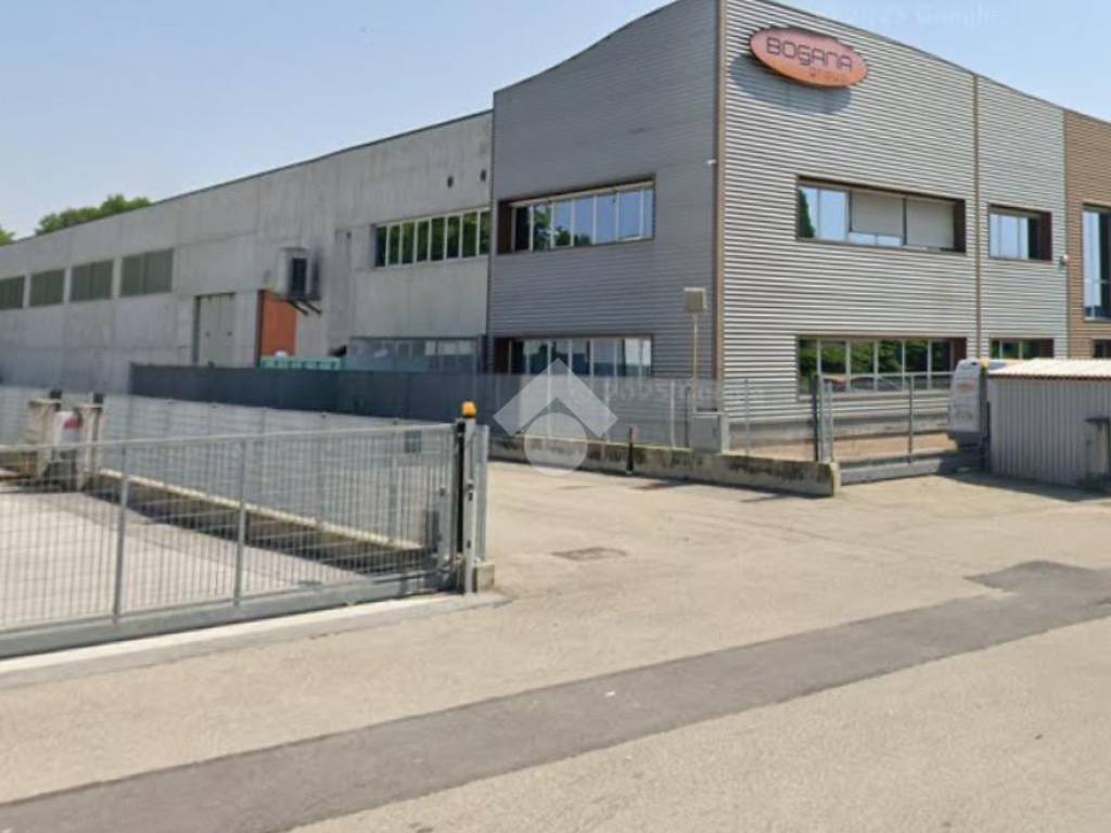 locale commerciale in vendita a Cherasco