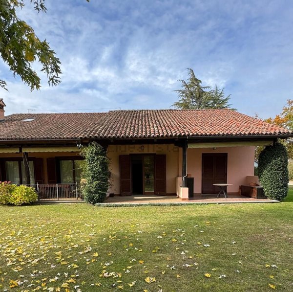 casa indipendente in vendita a Cherasco