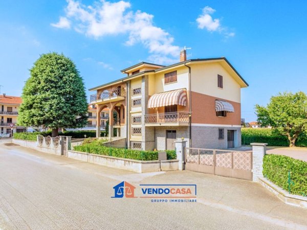 casa indipendente in vendita a Cherasco in zona Roreto