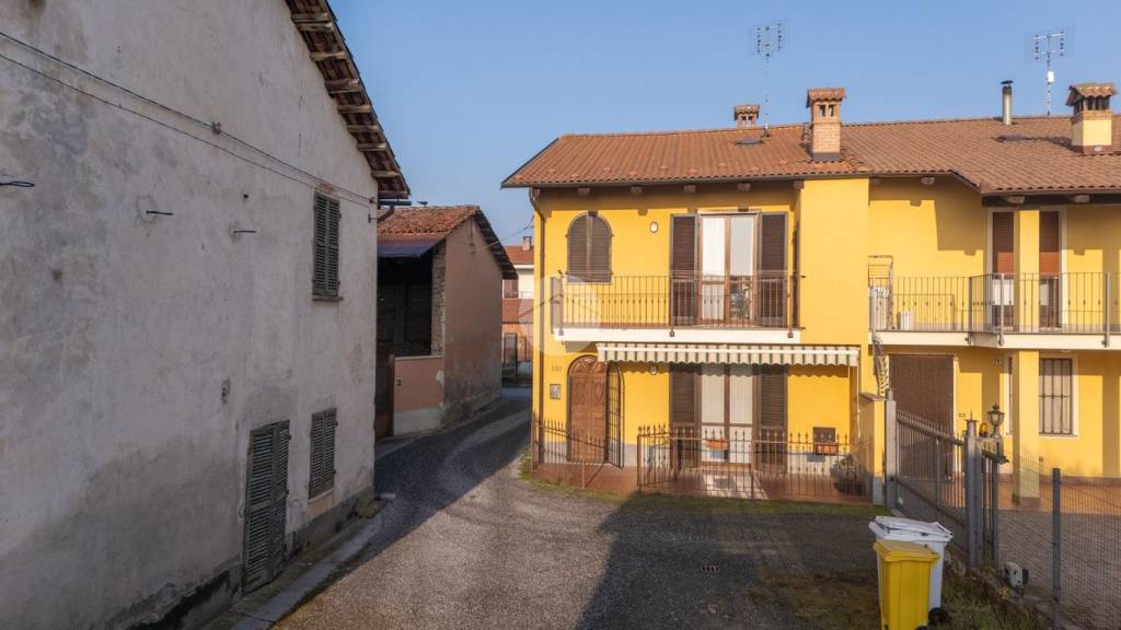 casa indipendente in vendita a Cherasco in zona Roreto