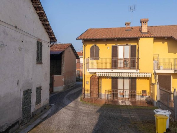 casa indipendente in vendita a Cherasco in zona Roreto