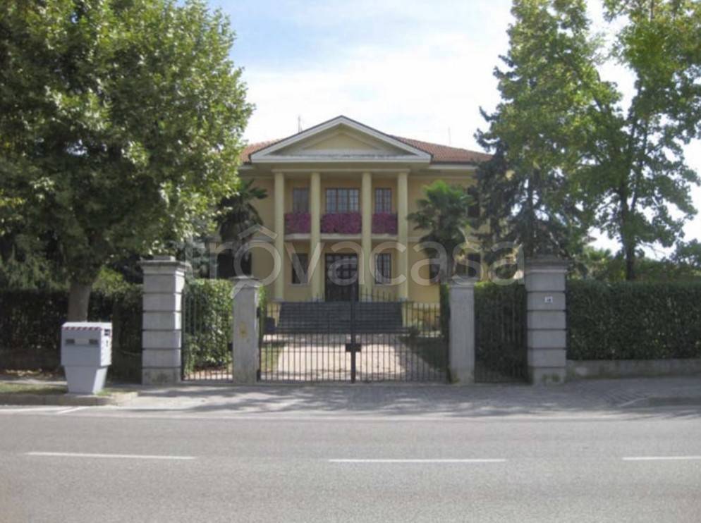 casa indipendente in vendita a Cherasco