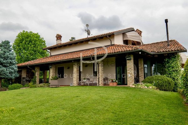 casa indipendente in vendita a Cherasco