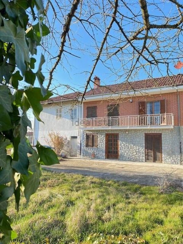 casa indipendente in vendita a Cherasco