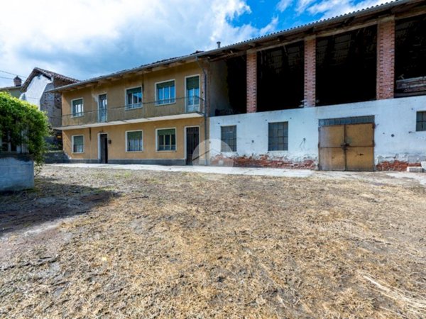 casa semindipendente in vendita a Cherasco in zona San Bartolomeo