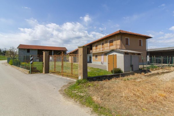 casa indipendente in vendita a Cherasco
