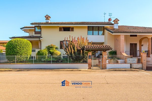 casa indipendente in vendita a Cherasco in zona Roreto