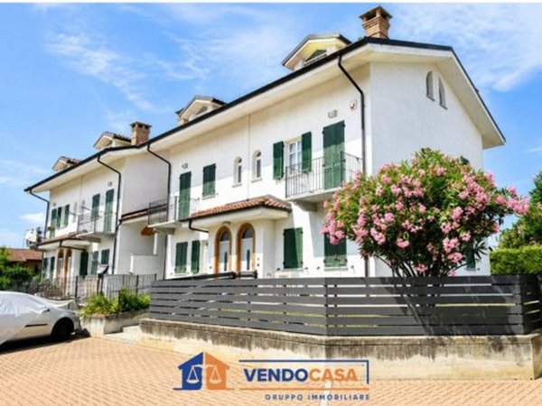 casa indipendente in vendita a Cherasco in zona Roreto