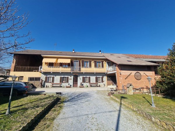 casa indipendente in vendita a Cherasco in zona San Giovanni