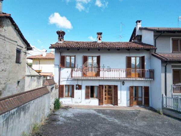 casa indipendente in vendita a Cherasco in zona Roreto