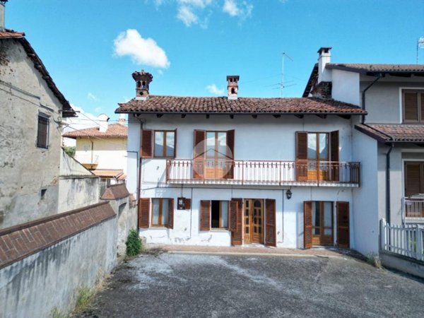 casa indipendente in vendita a Cherasco in zona Roreto
