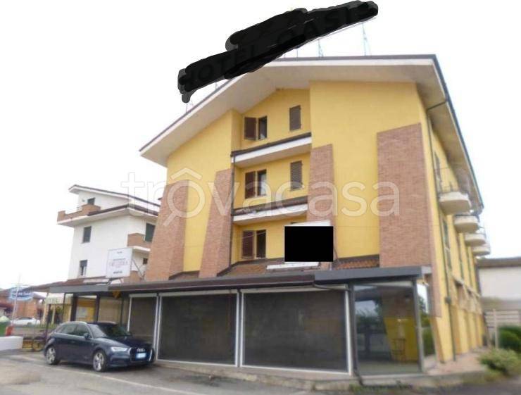 negozio in vendita a Cherasco in zona Roreto