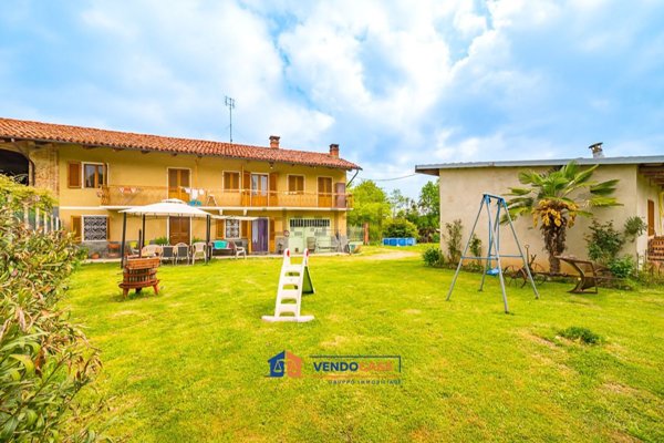 casa indipendente in vendita a Cherasco in zona Sant'Antonino