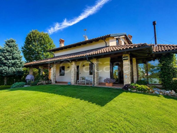casa indipendente in vendita a Cherasco
