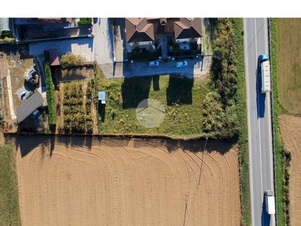terreno edificabile in vendita a Cherasco in zona Roreto