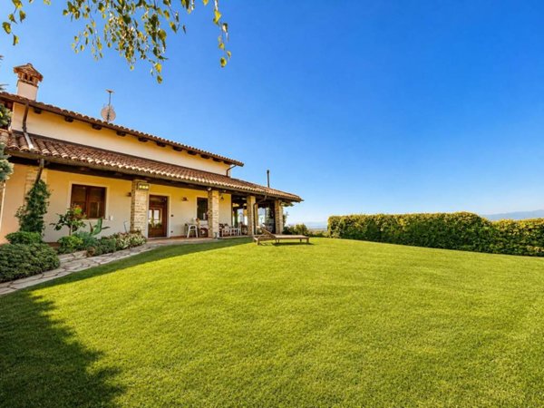casa indipendente in vendita a Cherasco