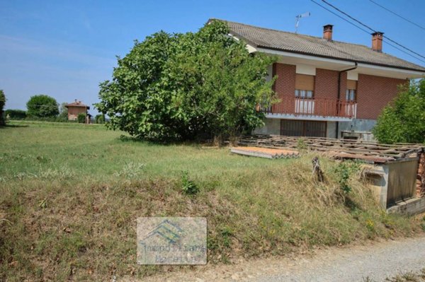 casa indipendente in vendita a Cherasco