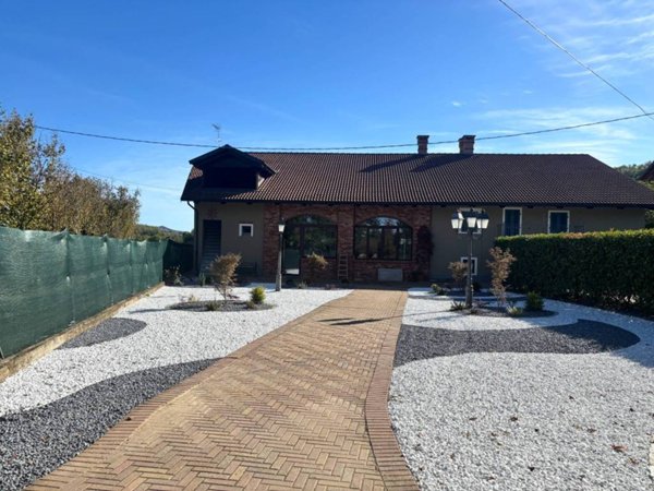 intera palazzina in vendita a Cherasco in zona San Giovanni