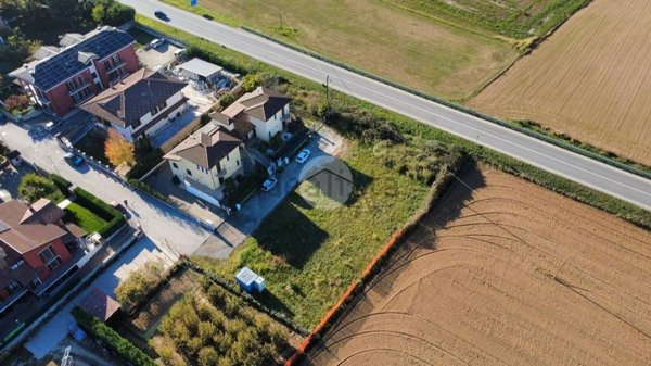 terreno in vendita a Cherasco in zona Roreto
