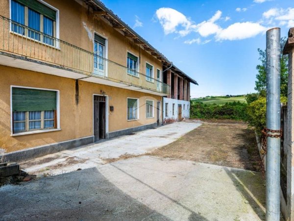 casa indipendente in vendita a Cherasco