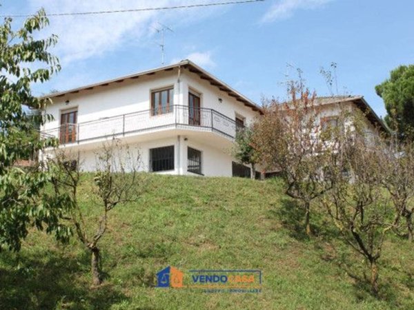 casa indipendente in vendita a Cherasco in zona Roreto