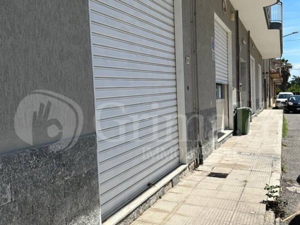 negozio in vendita a Montecorvino Pugliano in zona Bivio Pratole