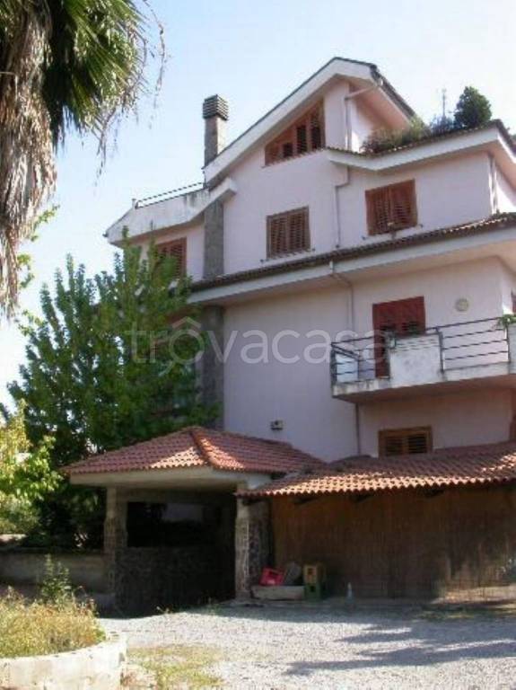 casa indipendente in vendita a Montecorvino Pugliano