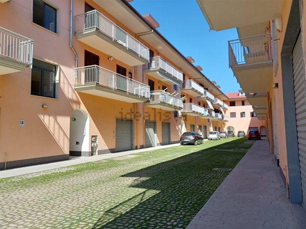 locale commerciale in vendita a Montecorvino Pugliano in zona Pagliarone