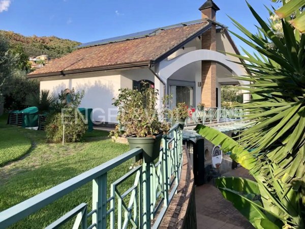 casa indipendente in vendita a Montecorvino Pugliano